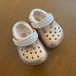Crocs / Glitter Sherpa Lined / Pink / 5